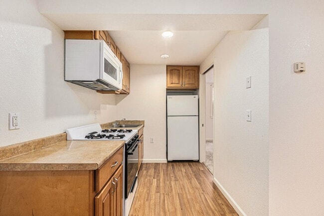 Building Photo - 935 Central Ave