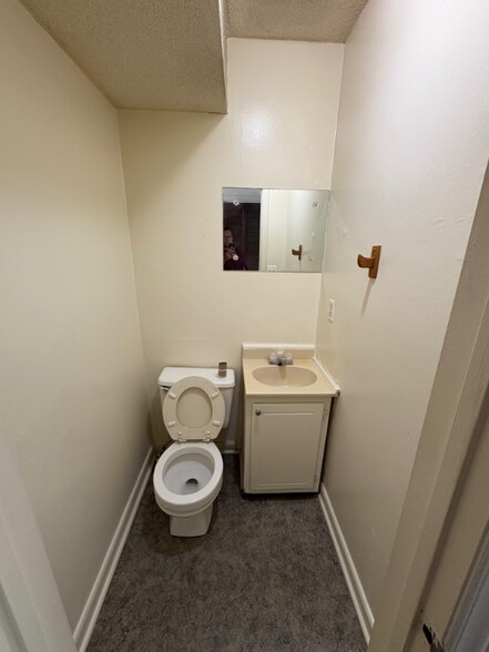Building Photo - 122 Carriage Pl
