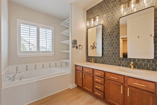 Building Photo - 5839 Yancey Dr