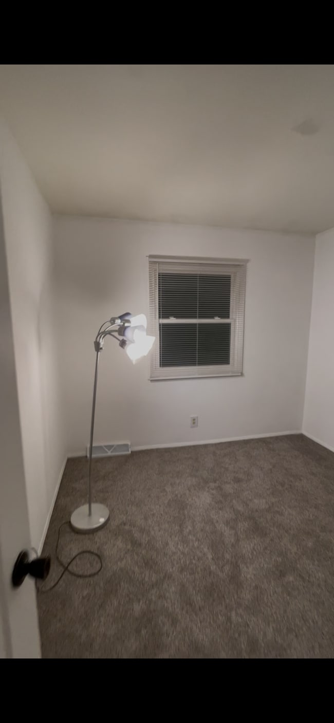 Building Photo - 831 Badger Ln