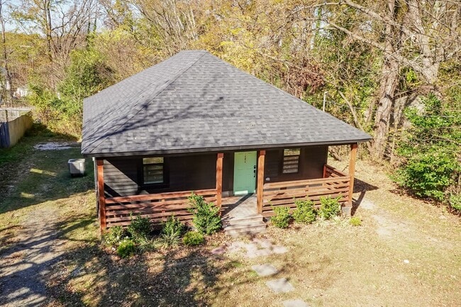 Building Photo - Two Bedroom Home