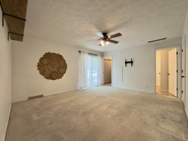 Building Photo - 295 Dogwood
