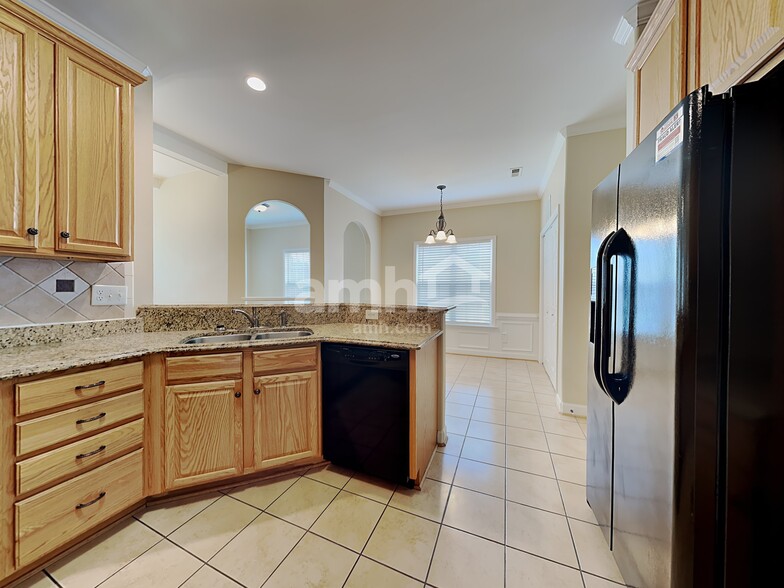 Building Photo - 405 Quick Silver Dr