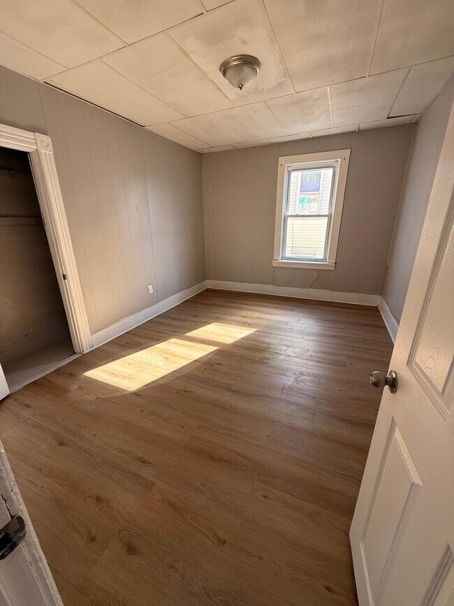 Building Photo - 273 Grafton St