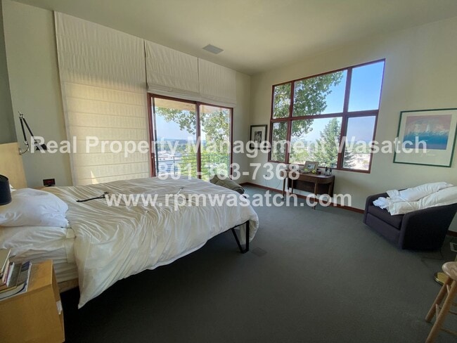 Building Photo - Check out This Stunning 3 Bedroom 2.5 Bath...