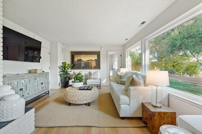 Building Photo - 3811 Farm Hill Blvd