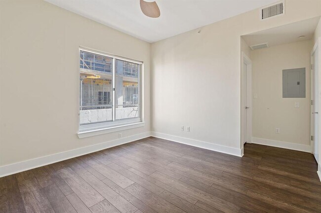 Building Photo - 603 Davis St