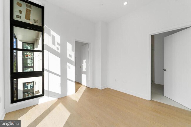 Building Photo - 1417 Belmont St NW