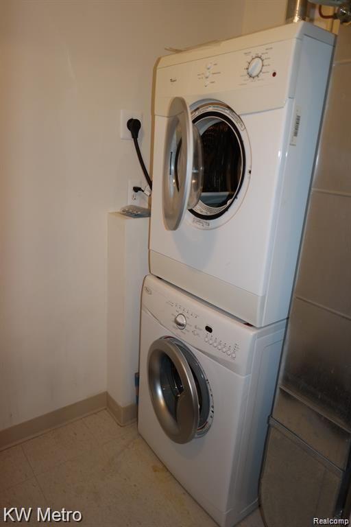 Building Photo - 350 N Main St