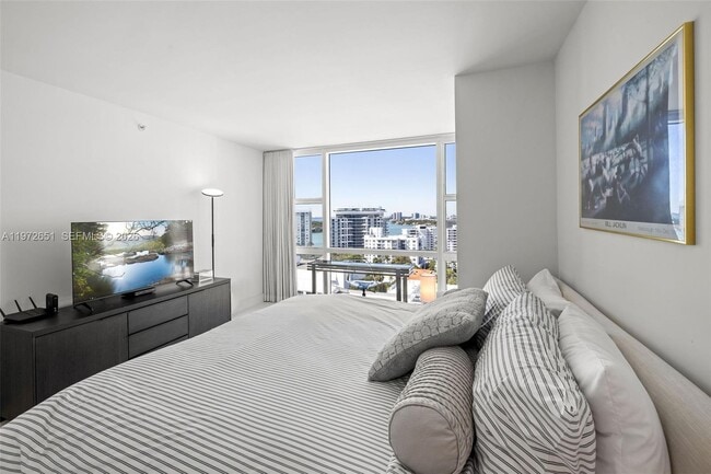 Building Photo - 6801 Collins Ave