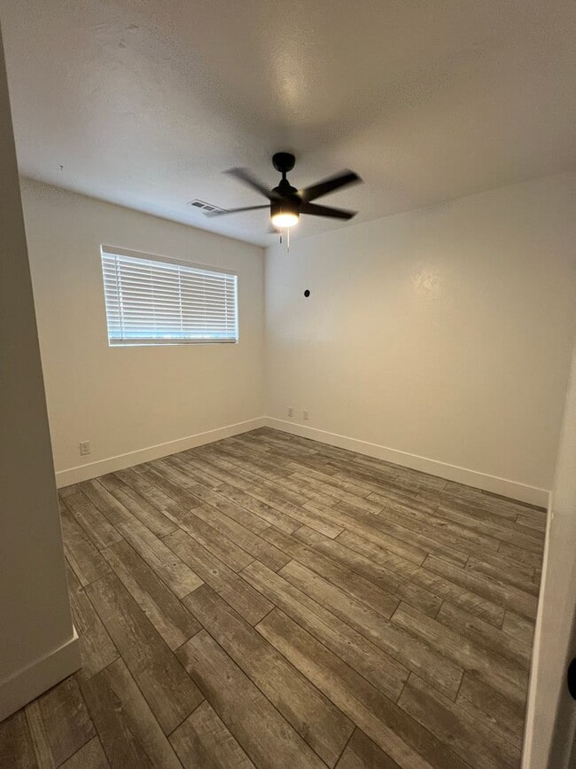 Building Photo - Great 3 bedroom 2 bathroom,  home with a h...
