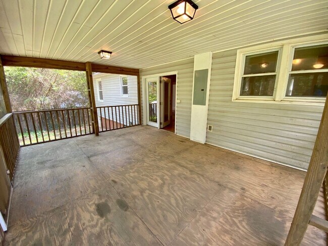 Building Photo - 109 Kreswell Cir