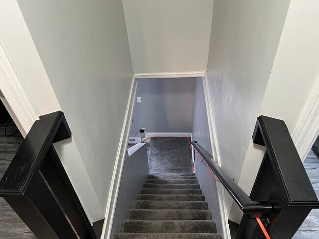 Building Photo - 410 Pequot Ave