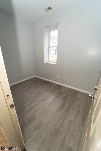 Building Photo - 331 Straight St