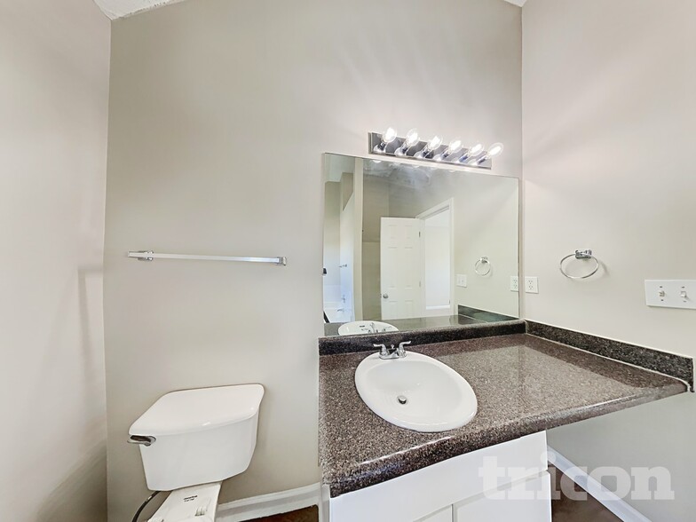 Building Photo - 1057 Misty Meadows Point