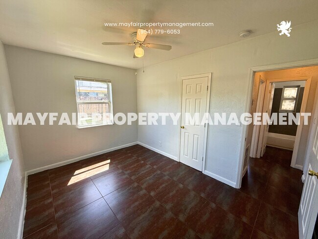 Building Photo - 1642 NW 13th Ct