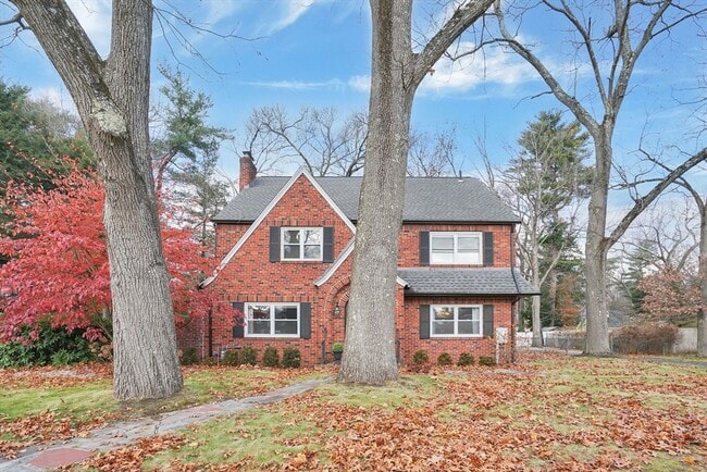 Building Photo - 350 Converse St