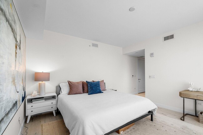 Building Photo - 3550 S Ocean Blvd