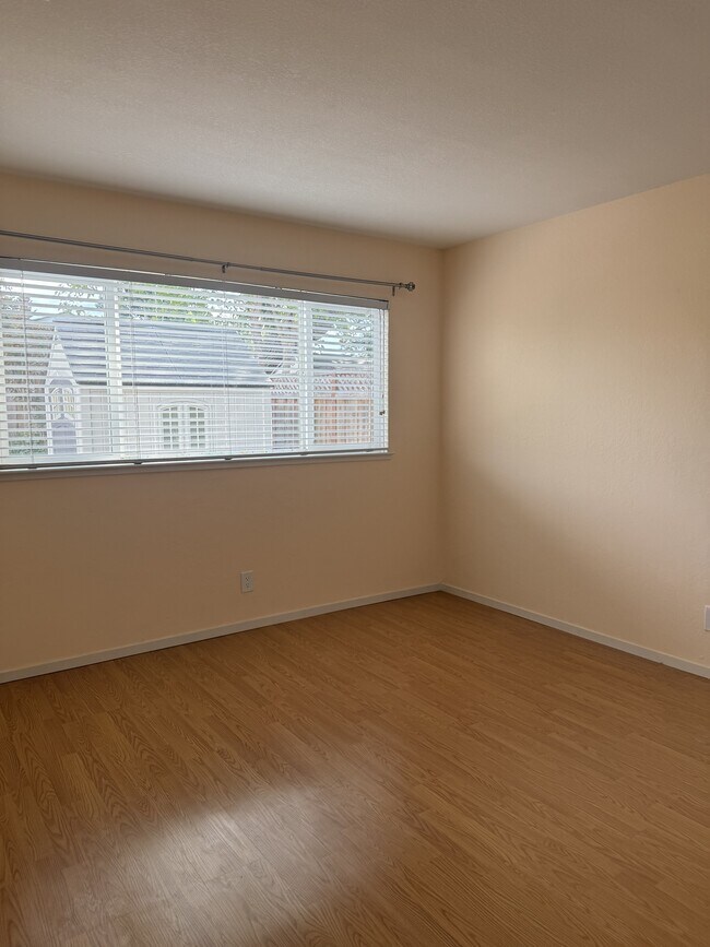 Building Photo - 964 Dawnview Ct