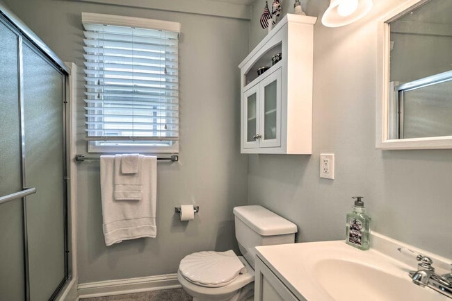 Building Photo - 8320 Bayside Rd