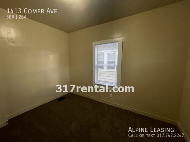 Building Photo - HUGE garage/workshop combo (has working el...