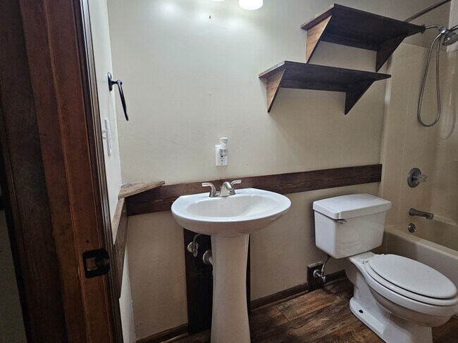 Building Photo - 777 SE Y Hwy