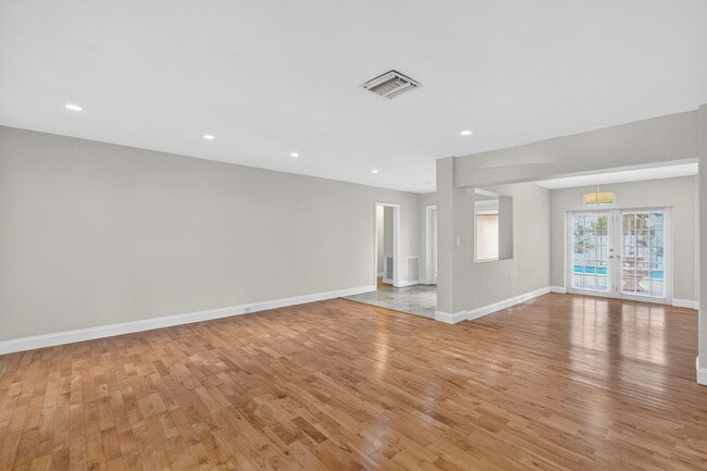 Building Photo - 2213 NE 16th St