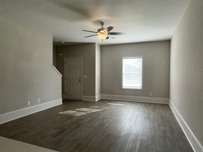 Building Photo - 443 3rd Loop Rd