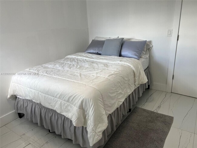 Building Photo - 6545 Indian Creek Dr