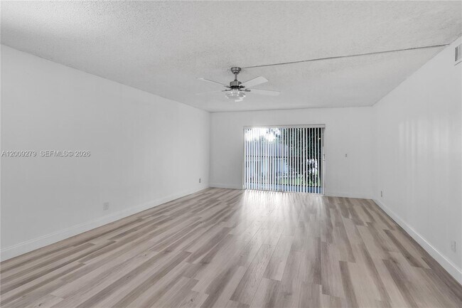 Building Photo - 8513 Old Country Manor