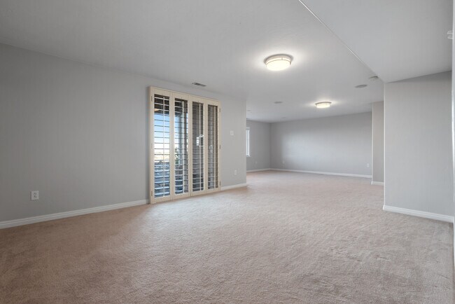 Building Photo - 1376 Alpine Way