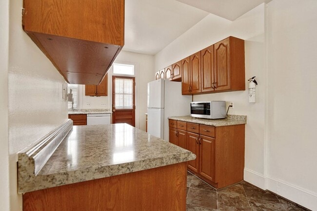 Building Photo - Professionally Managed// 3 Bedroom 2 Bathroom Condo // Kalorama/Dupont Circle// 1 Parking Spot In...