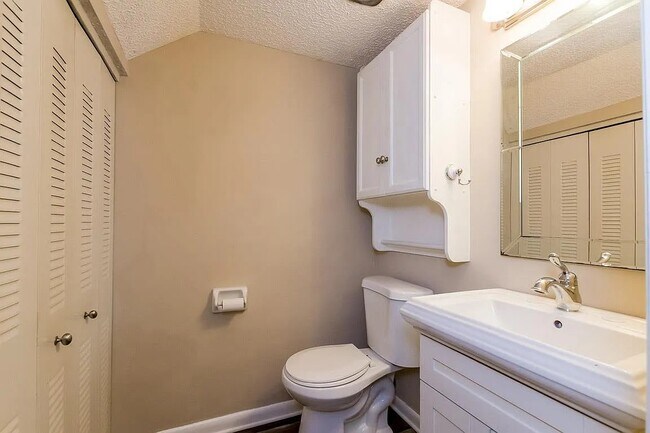 Building Photo - 5515 Country Dr