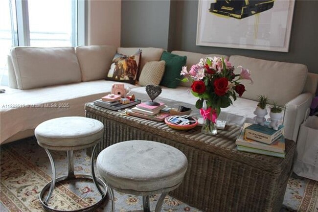 Building Photo - 690 SW 1st Ct