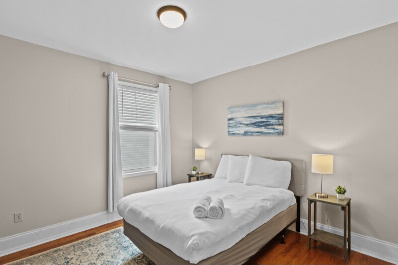 Building Photo - 711 W Blount St