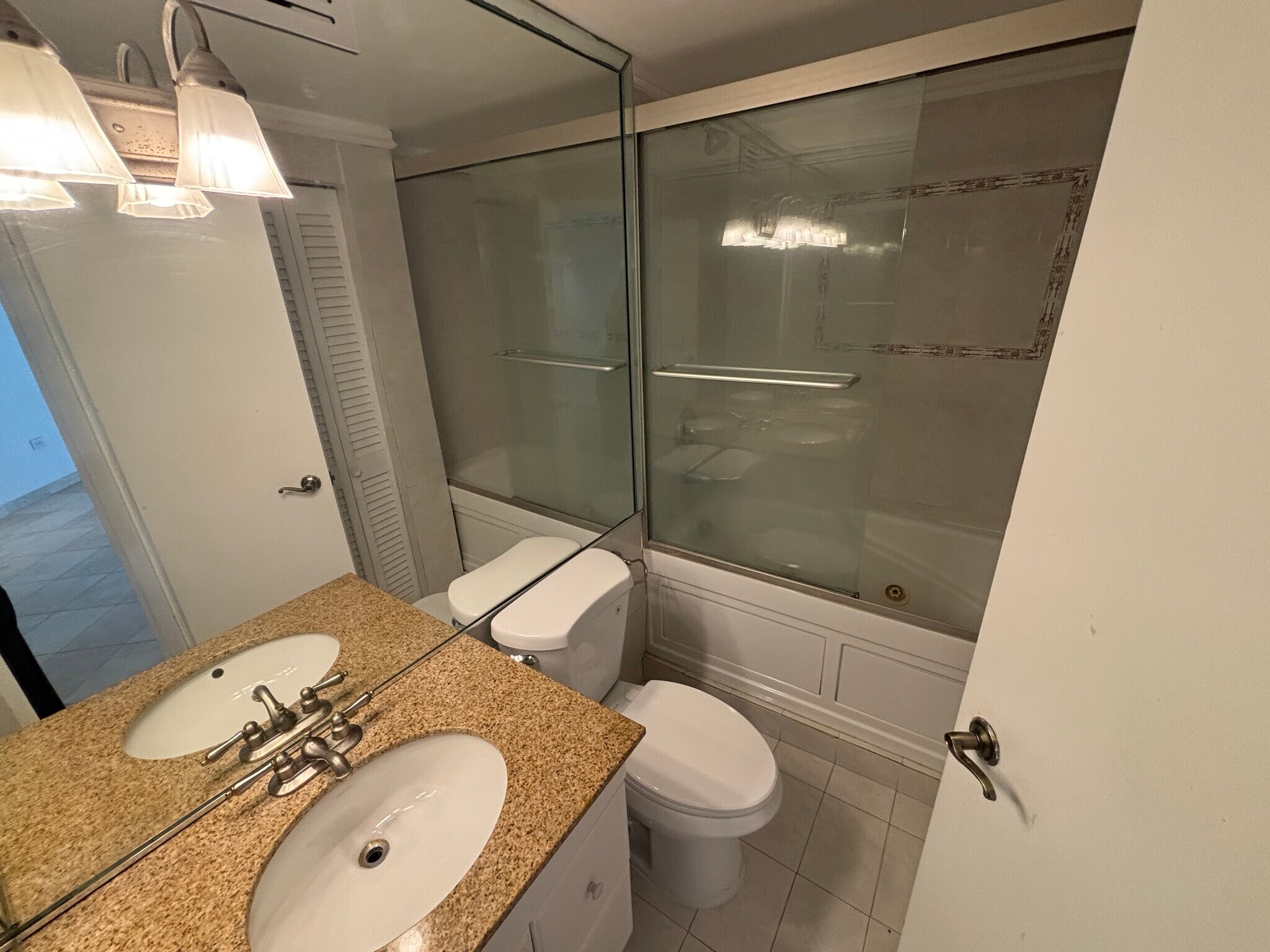 Building Photo - 999 Brickell Bay Dr