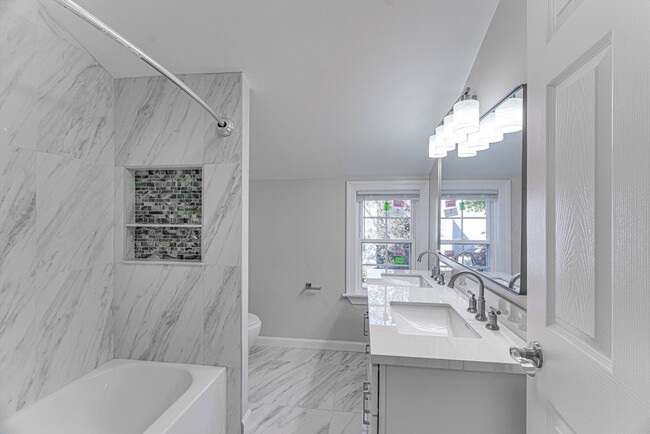 Building Photo - 32 Northey St