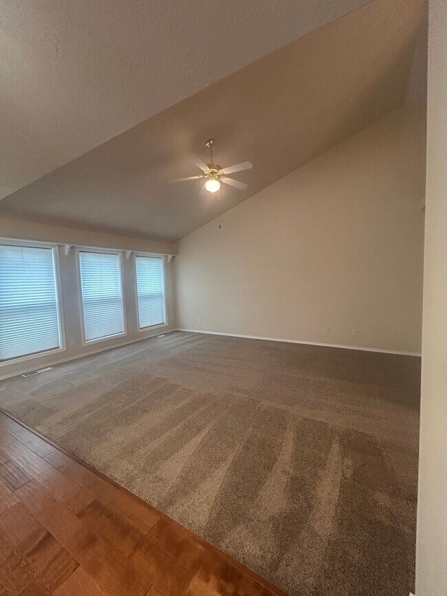 Building Photo - Beautiful Three Bedroom in Keizer