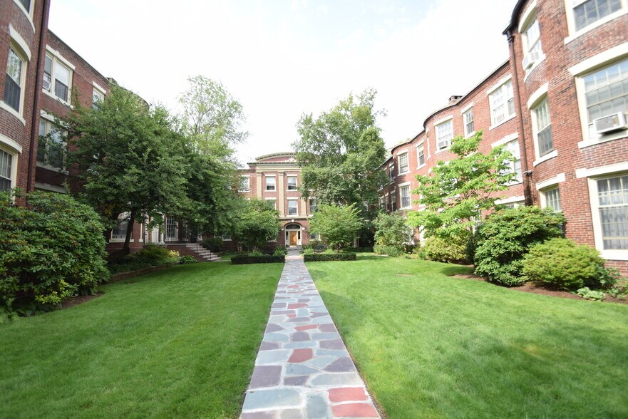 Building Photo - 141 Beaconsfield Rd