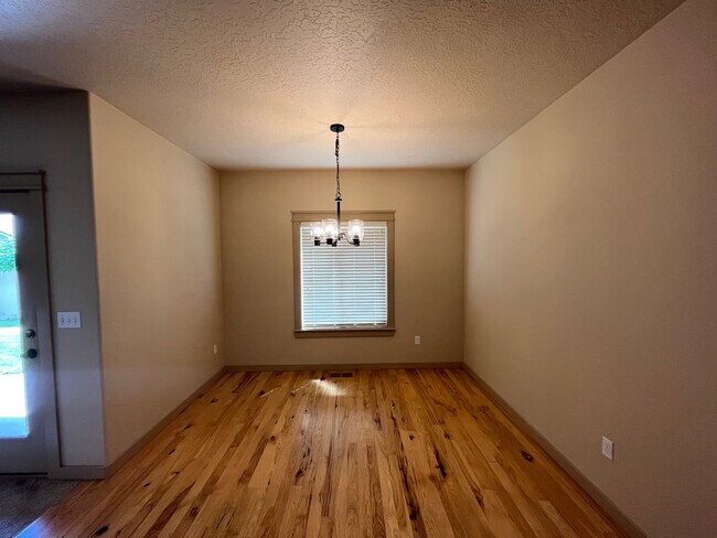 Building Photo - 1273 W Ann Taylor St