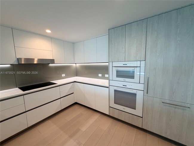 Building Photo - 9201 E Bay Harbor Dr