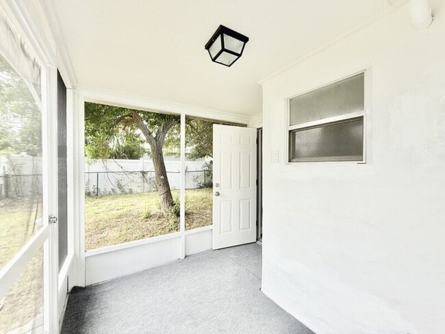 Building Photo - 3250 Coldwell Dr