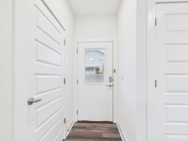 Building Photo - 6102 Caddie St