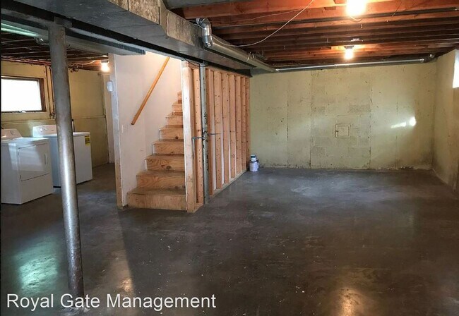 Building Photo - 3 br, 1 bath House - 8716 W 70th Terrace
