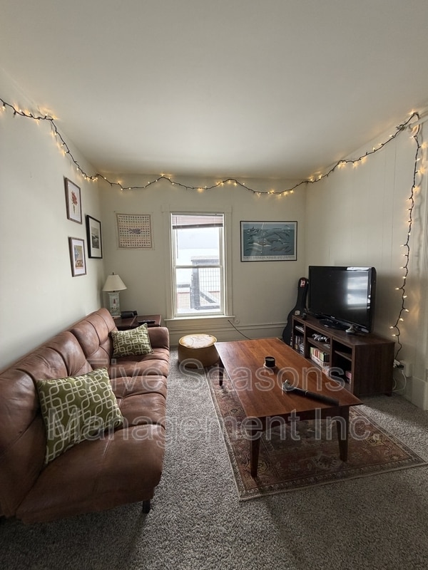 Building Photo - 194 North St