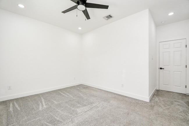 Building Photo - 9734 Pelsey St