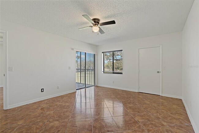Building Photo - 122 E Cypress Ct