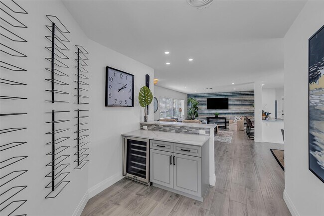 Building Photo - 3108 NE 42nd Ct