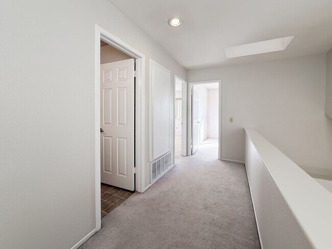 Building Photo - 40041 Zamura Ct