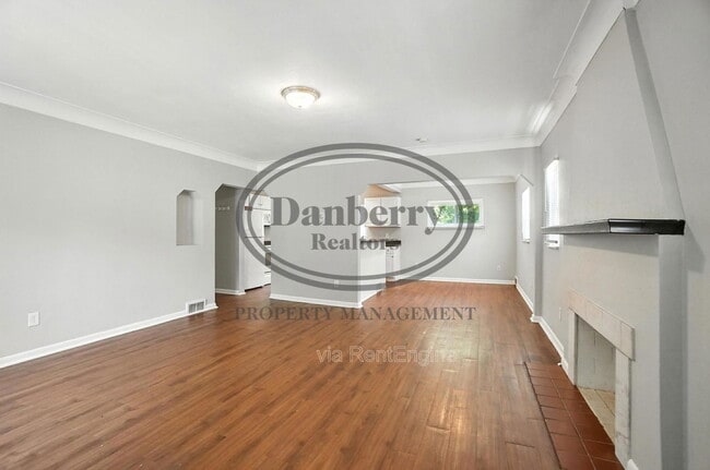 Building Photo - 822 Searles Rd